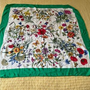 i foulards di Roxy Italian Scarf with green frame.